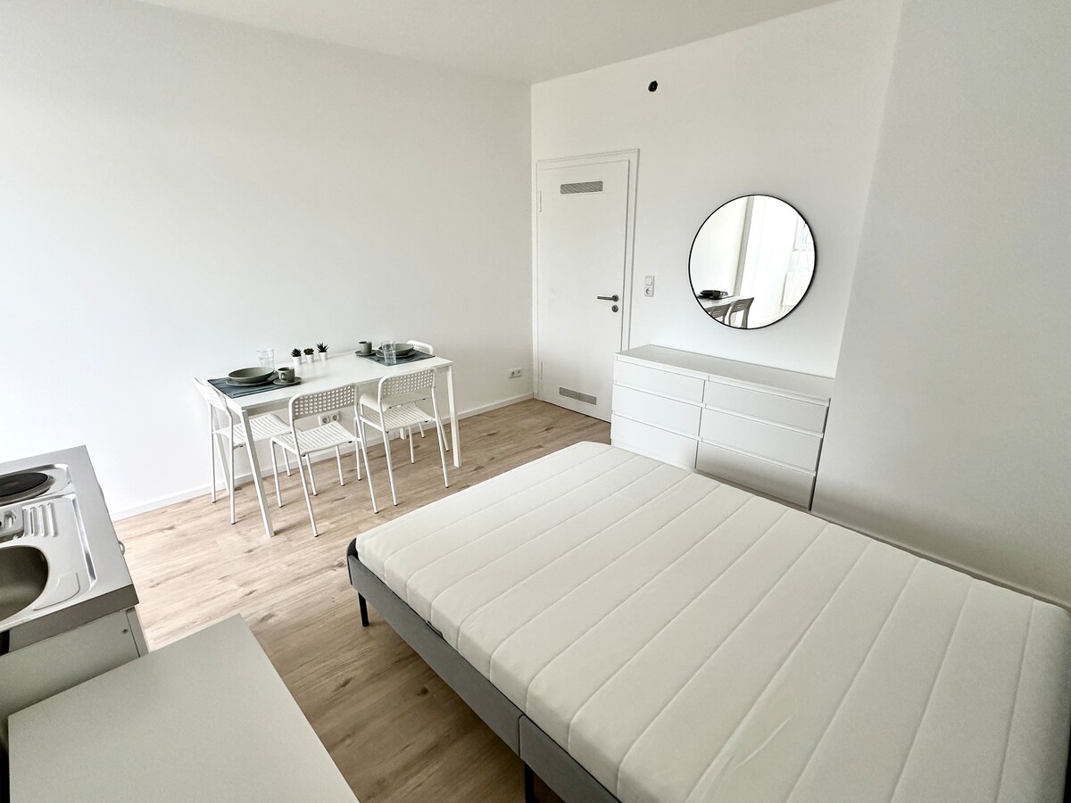 New & furnished studio in the City Center N6