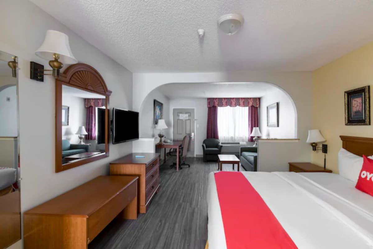 Hotel Stafford TX I-69 North 3 Bedroom Suite