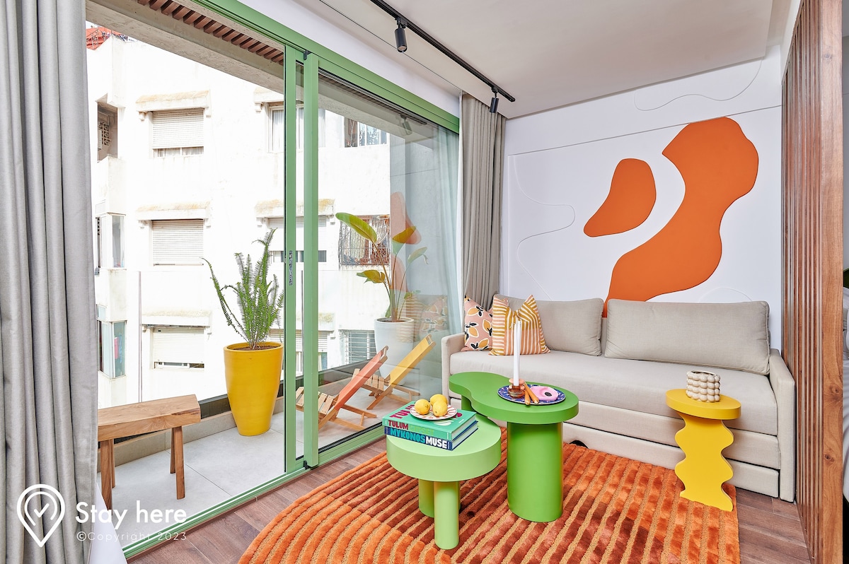 Stylish Apartment | Private Balcony | Free Parking