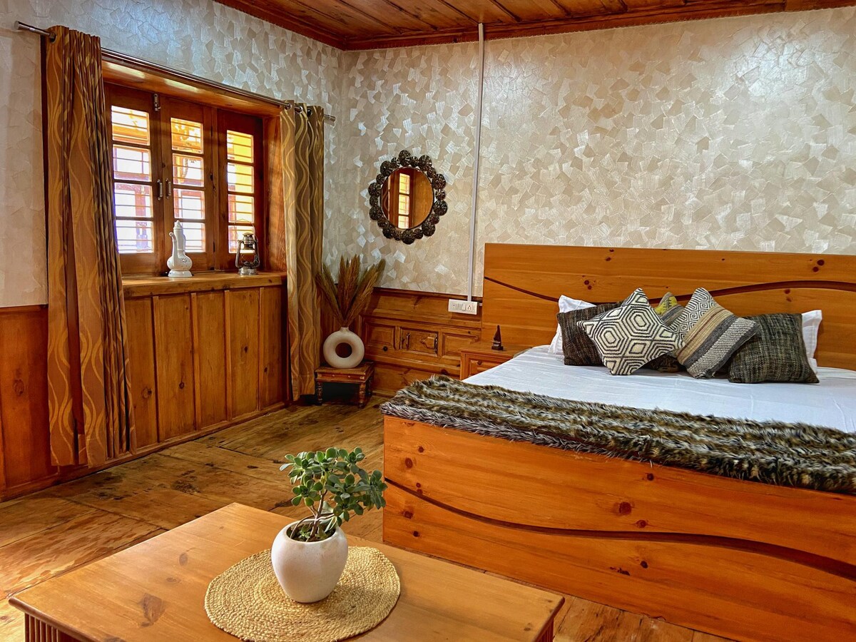 Vintage Suite:Nirvana Homes|Wooden House|Farm Stay