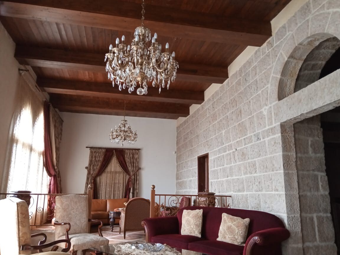 Villa For rent in kfardebian