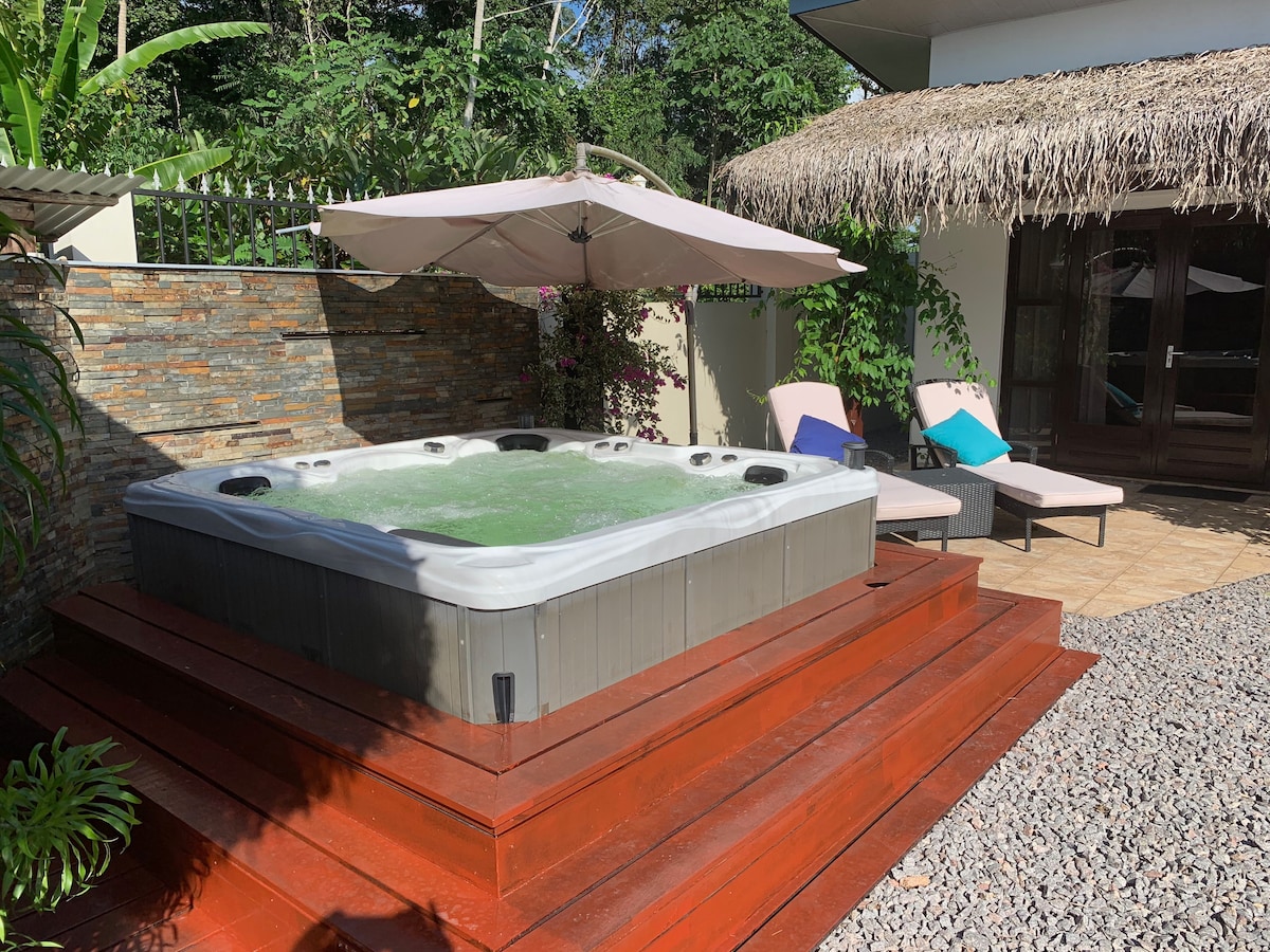 Villa met jacuzzi en zwembad