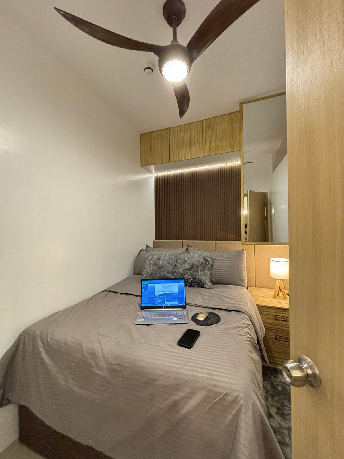 Cozy 2 bedroom condo w/ balcony + 200mbps wifi