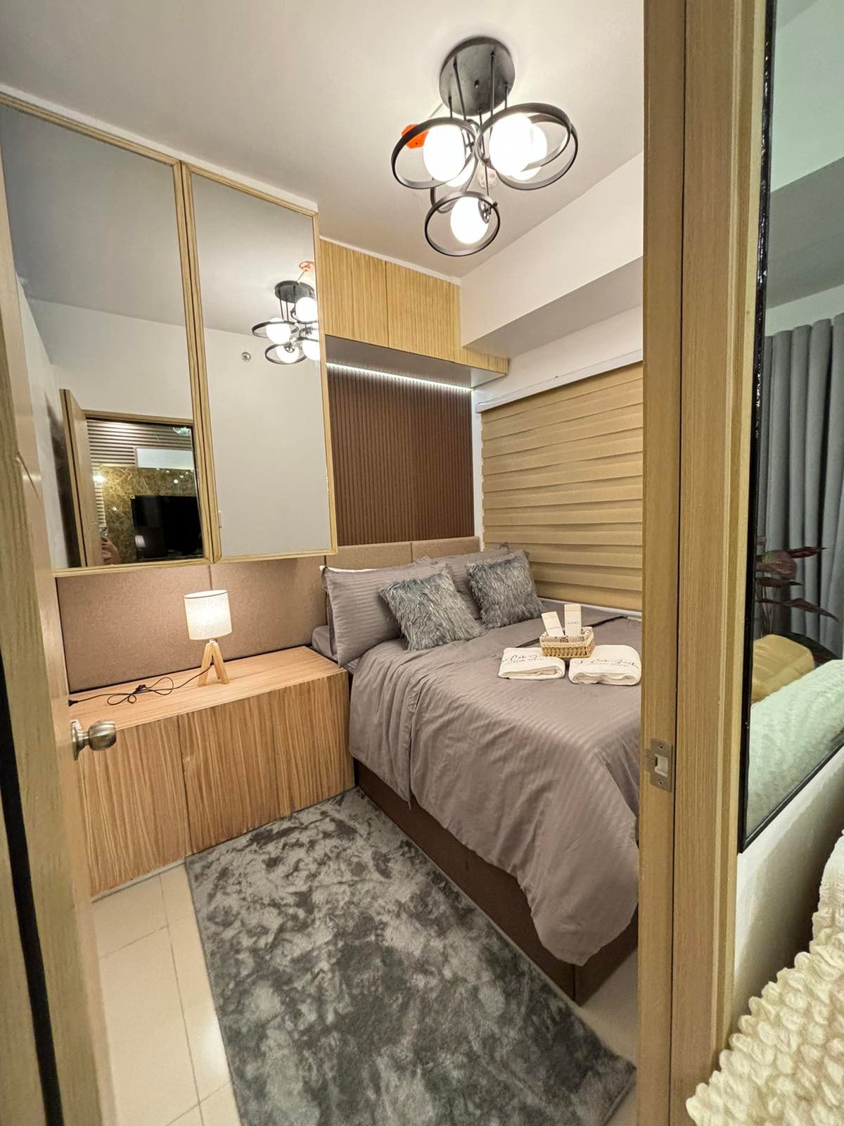 Cozy 2 bedroom condo w/ balcony + 200mbps wifi