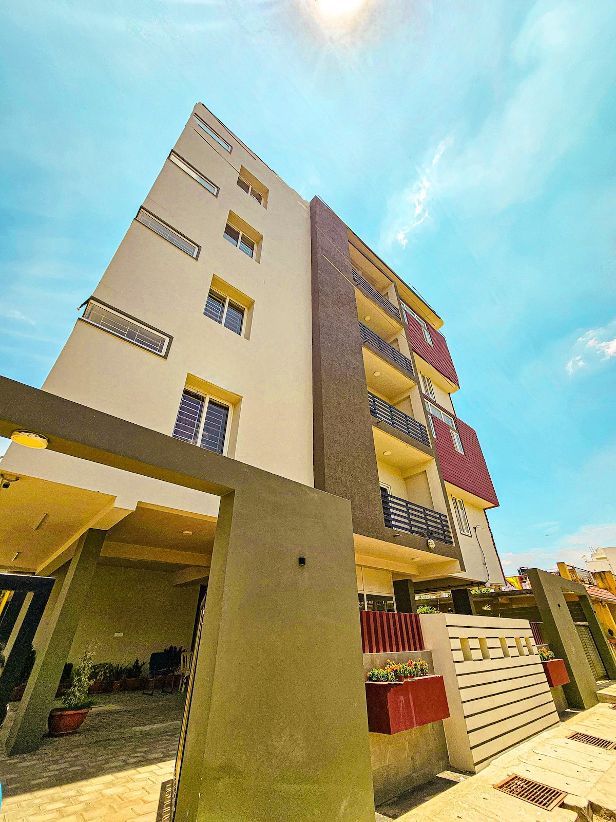 Zenen Stays - 3 BHK FLAT