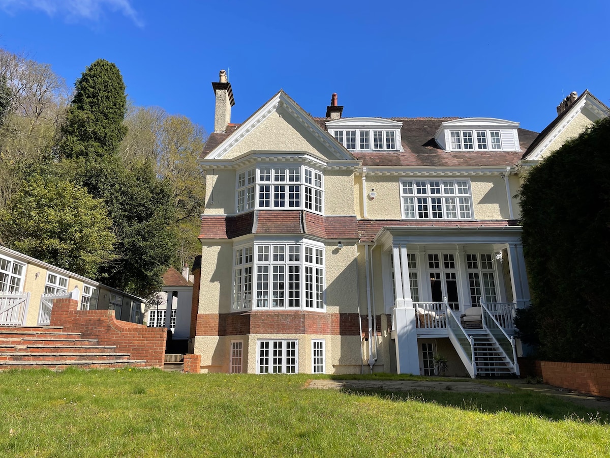 Idyllic Country House in Haslemere