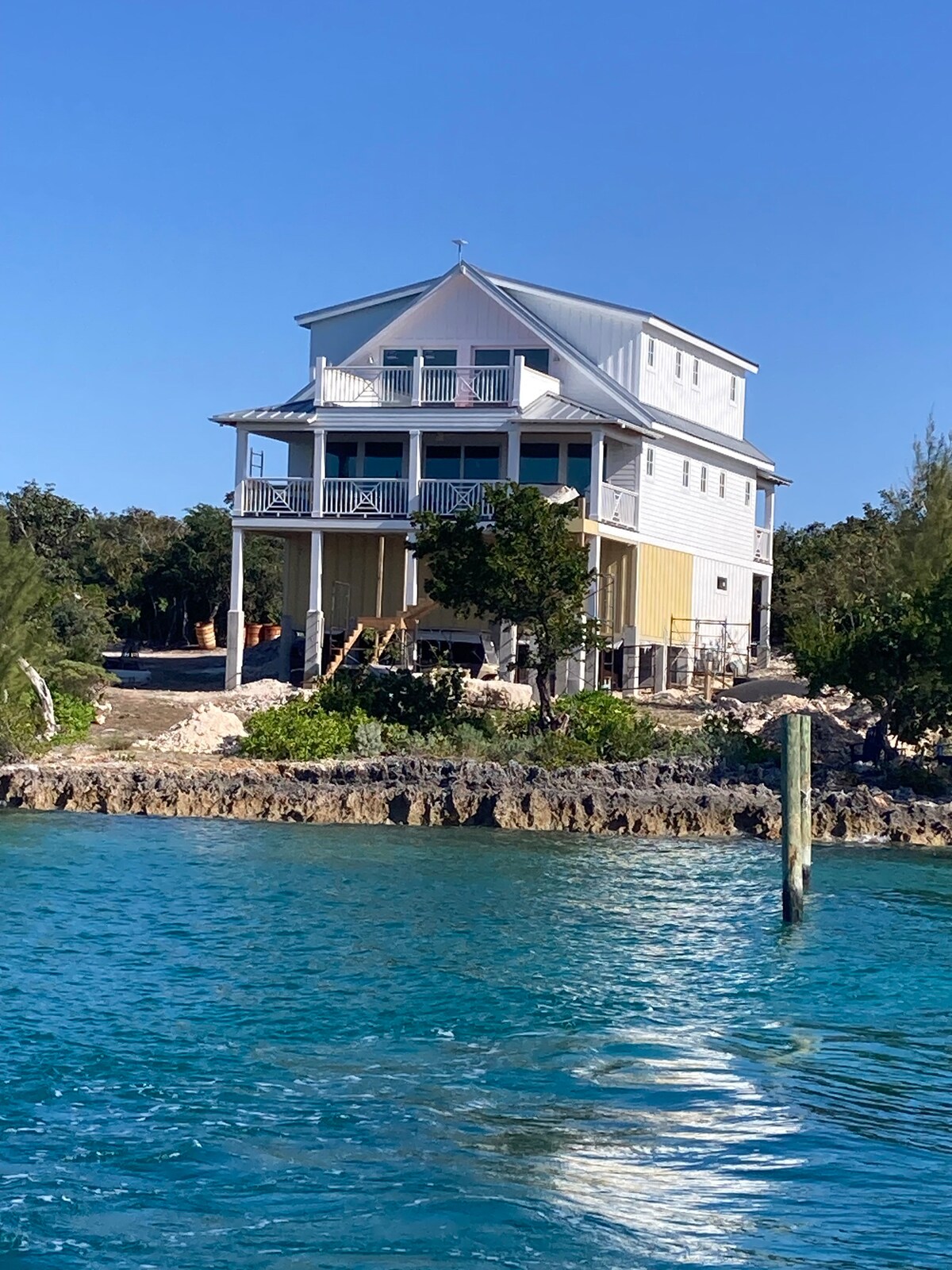 Luxury Waterfront home, dock, Free paddle boards