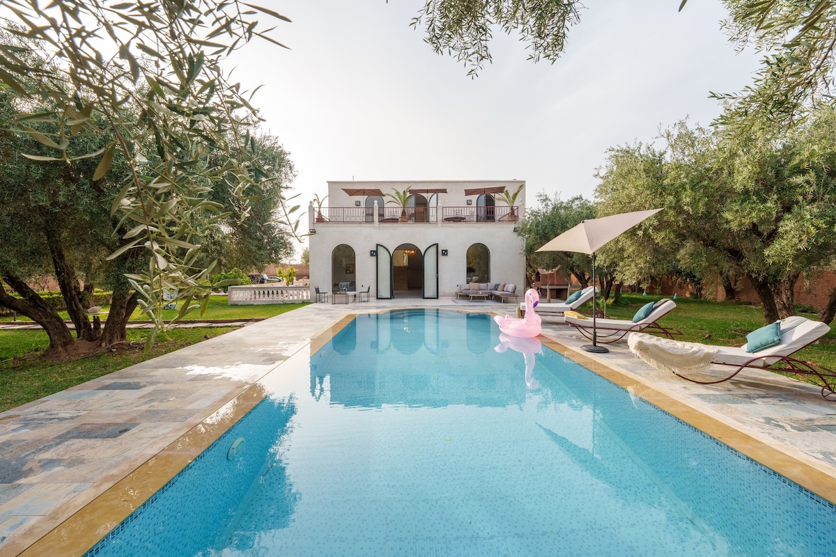 Villa luxueuse avec piscine | Jardin | Parking