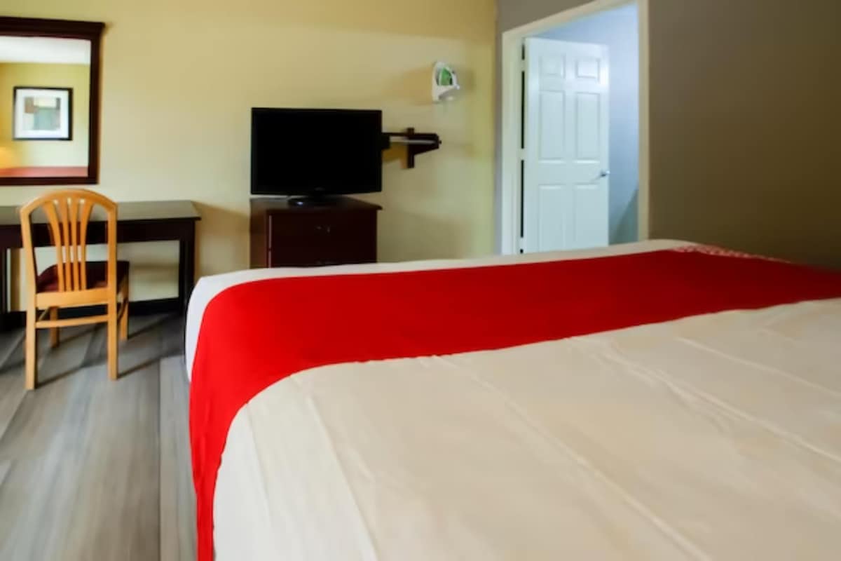 Cypress Inn&Suites Washington byKing BedAccessible