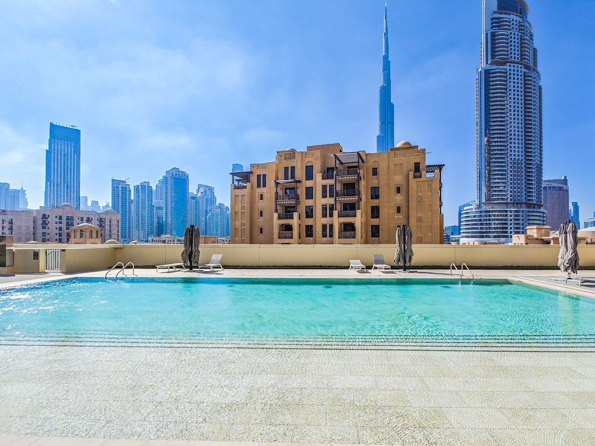 Dubai Mall Delight: Modern 1BR Downtown Haven