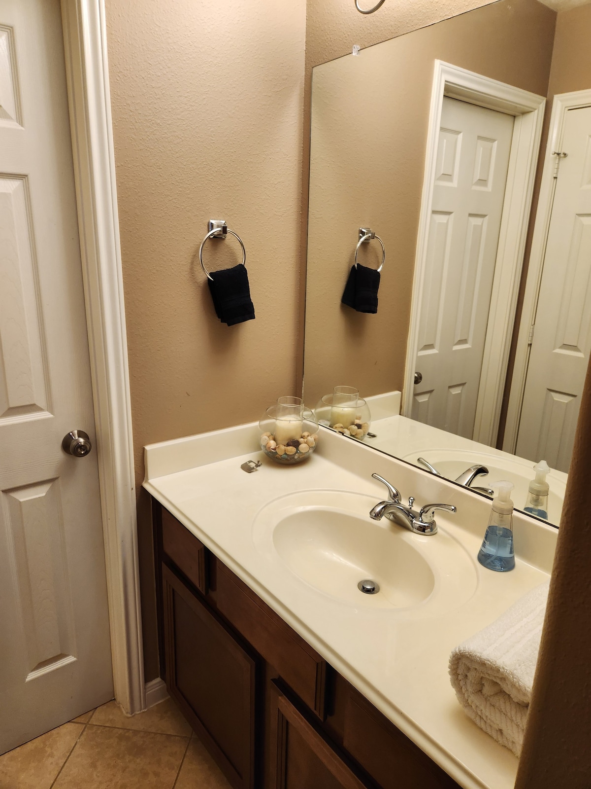1 bedroom Pearland! Lake View & More