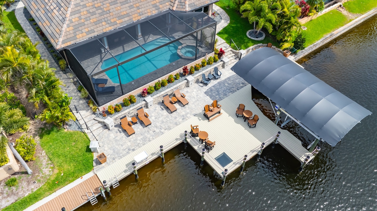 Heated Pool, Dock, Hot Tub & Kayaks on Wide Canal