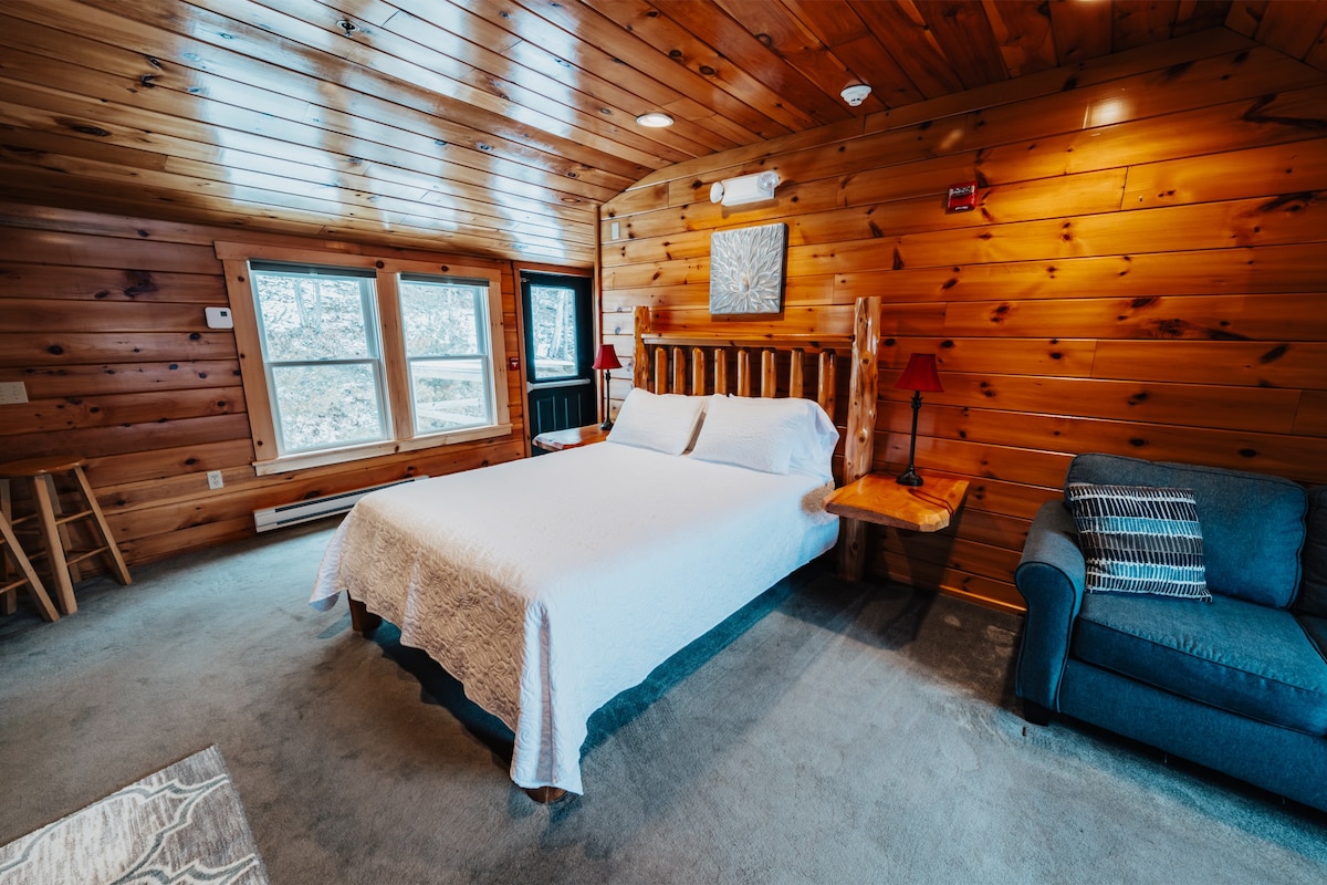 White Pine Suite at Hawk's Nest