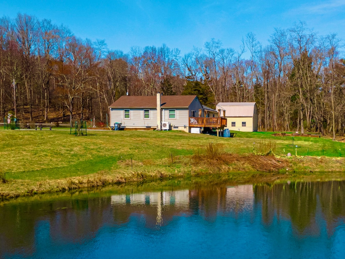 Private Pond Cozy Home Enjoy!