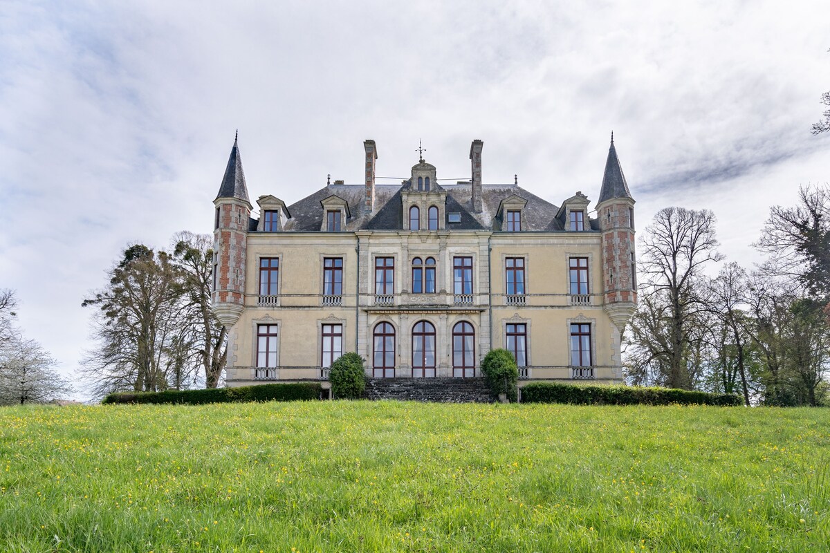 Château de famille (capacité max. : 20 personnes)