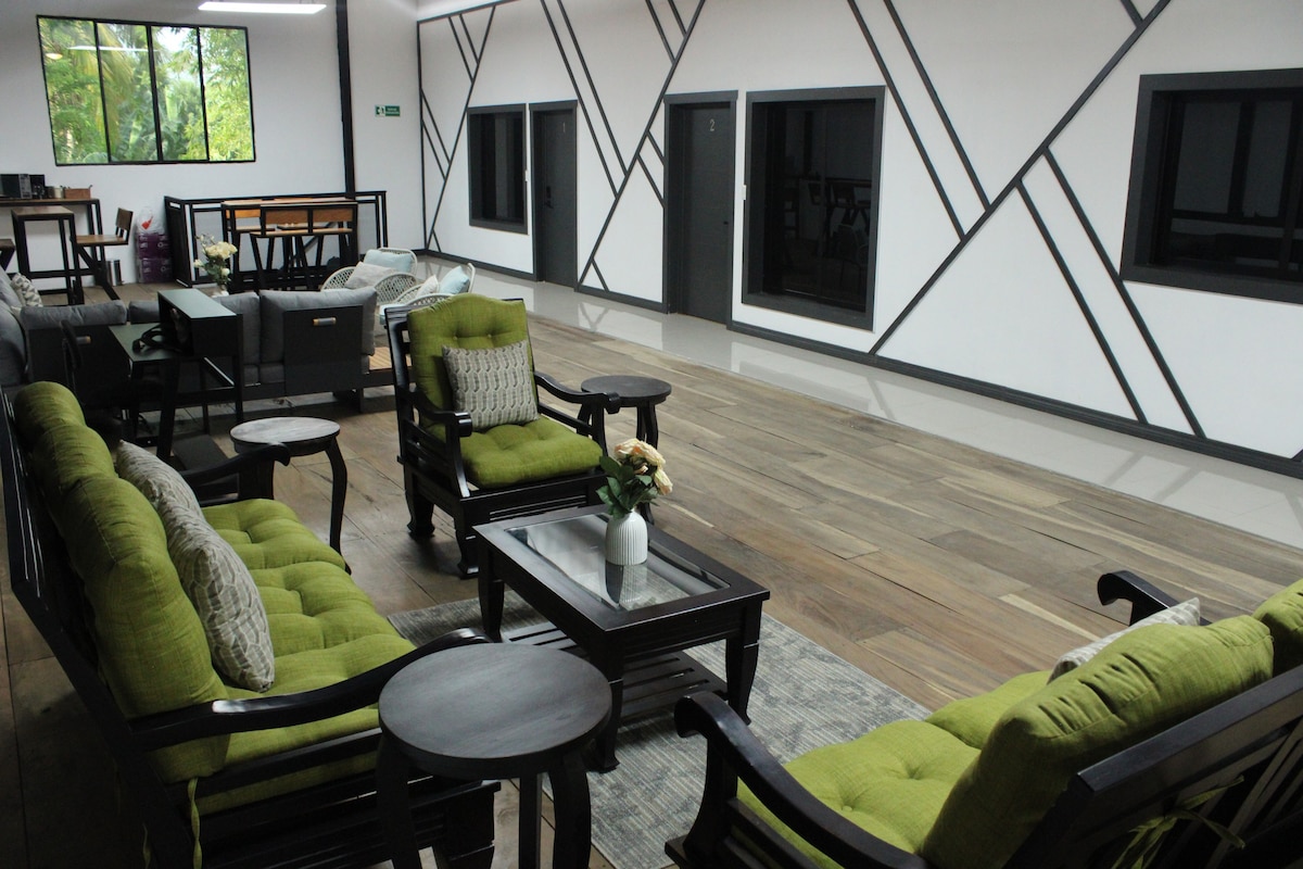 Amplia y hermosa habitacion para 4 en Usulután