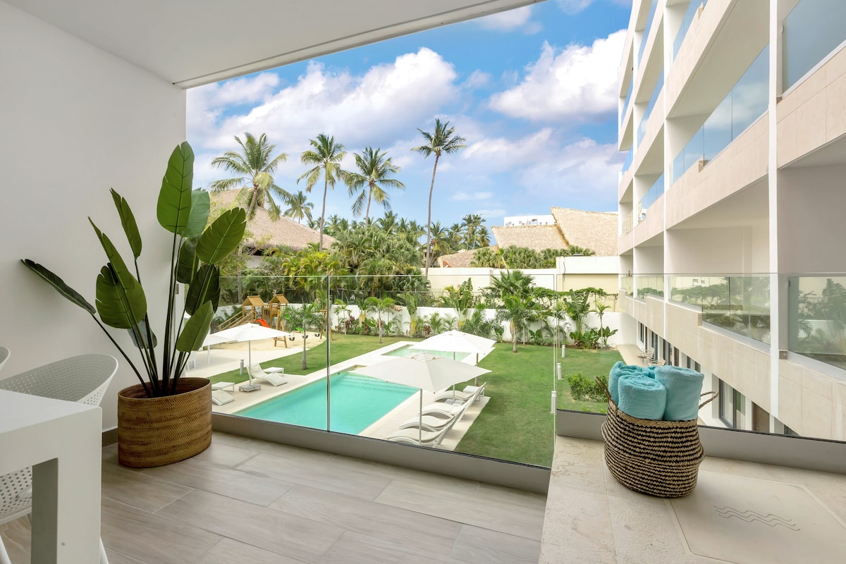 Tropical apartment w/ private Pool near the Beach.