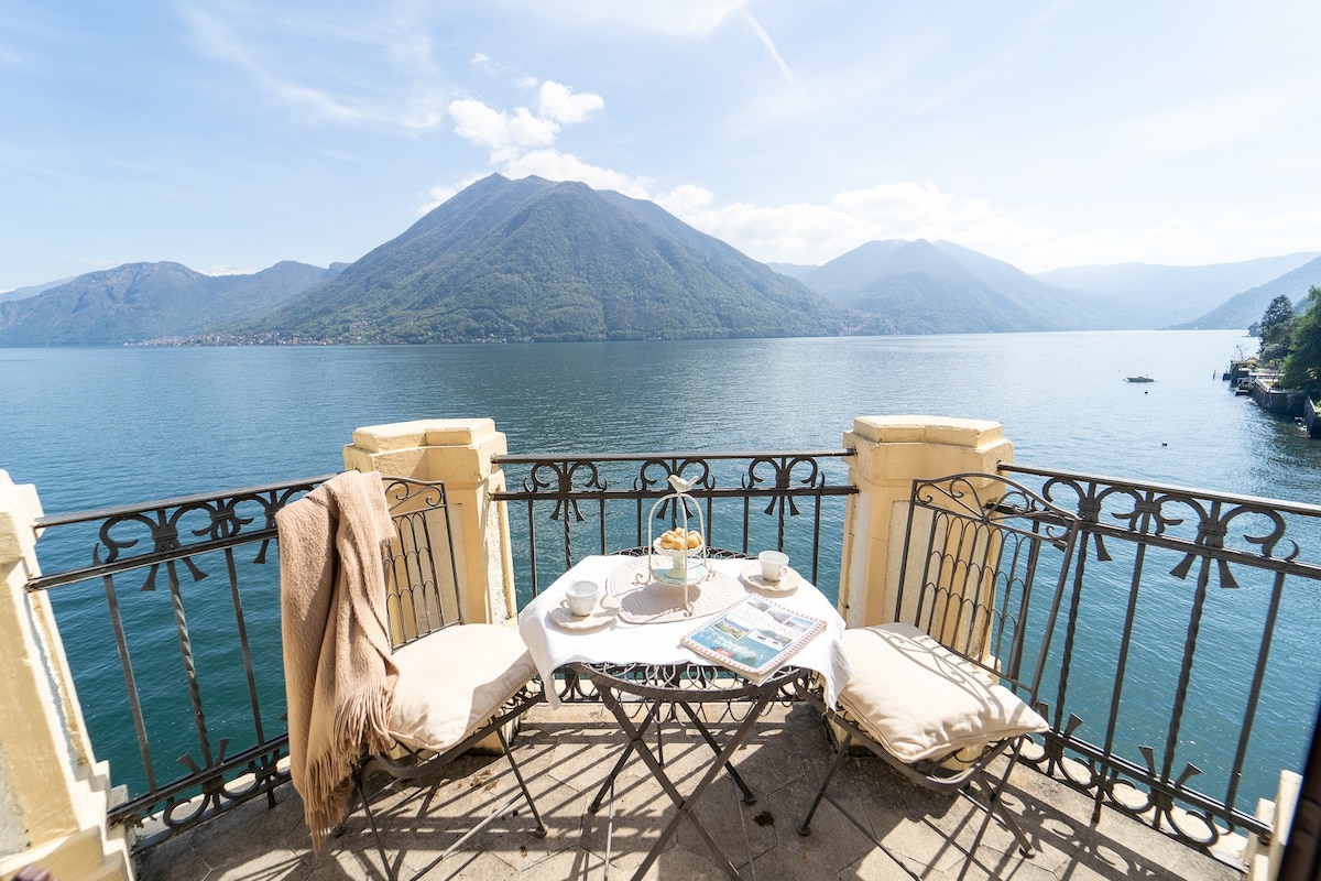 Storica Villa sul Lago di Como con darsena privata