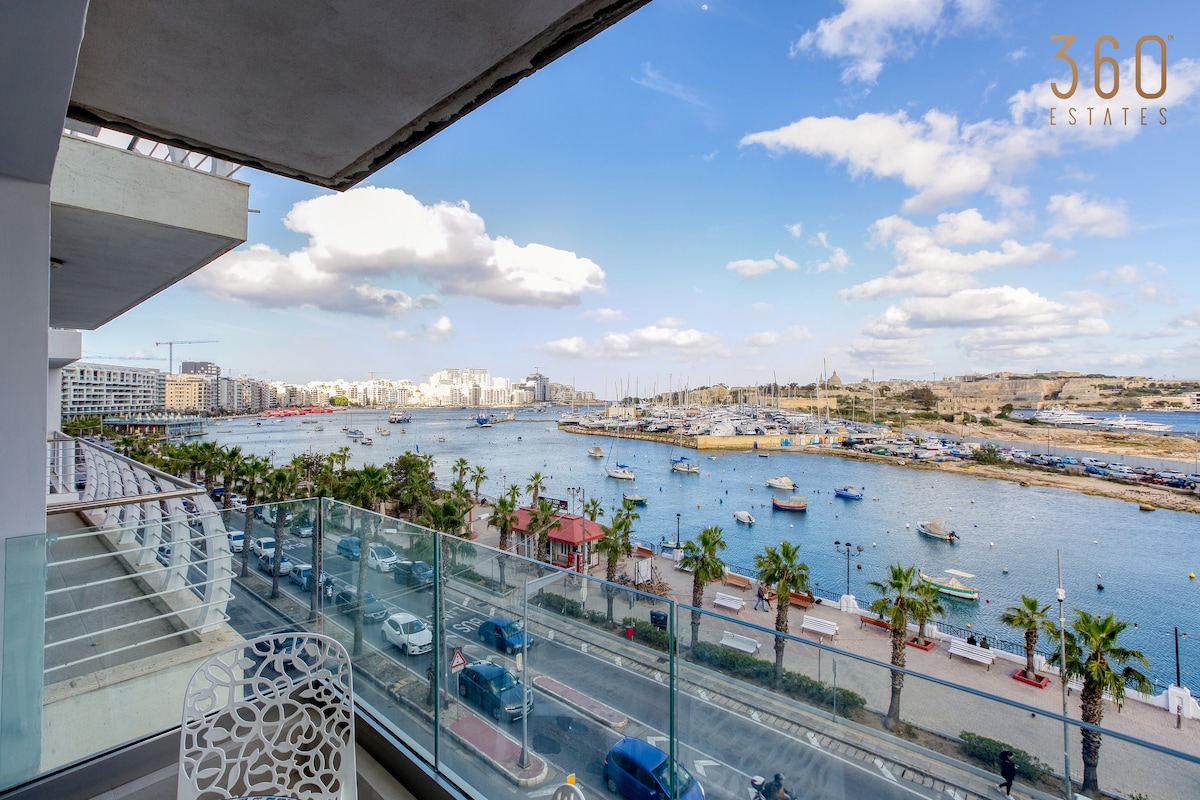 Lovely Waterfront Apt with Stunning Views in Gzira
