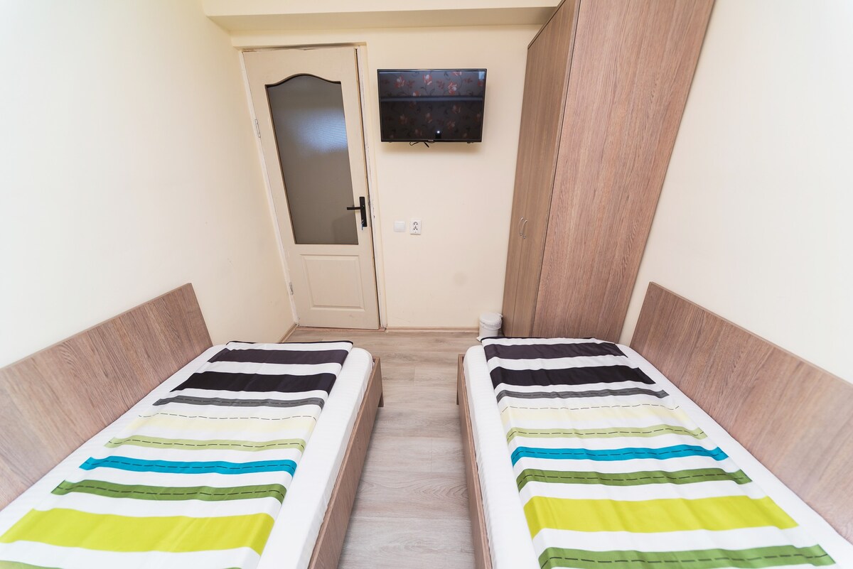 Nelana Guest House - Budget Room with Twin Beds