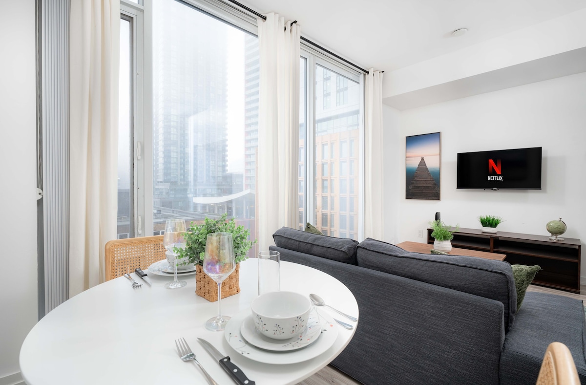 Perfect Junior 1BR by CN Tower