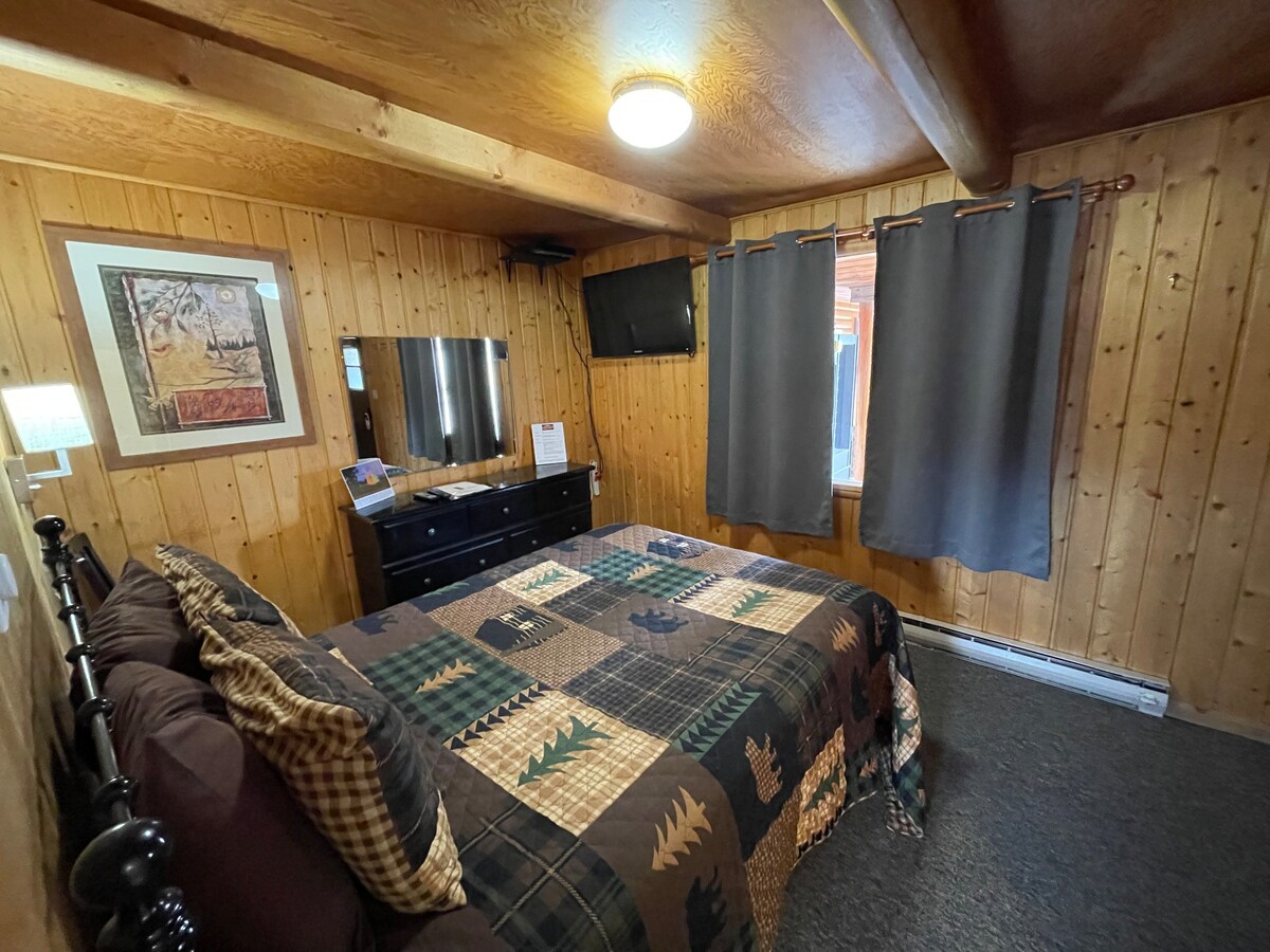 The Lodge - Room 1