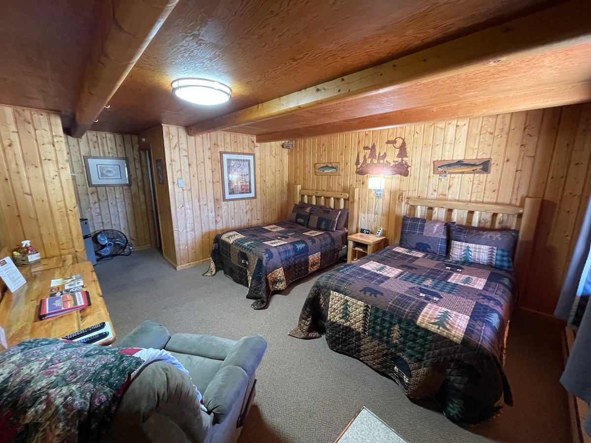 The Lodge - Room 6