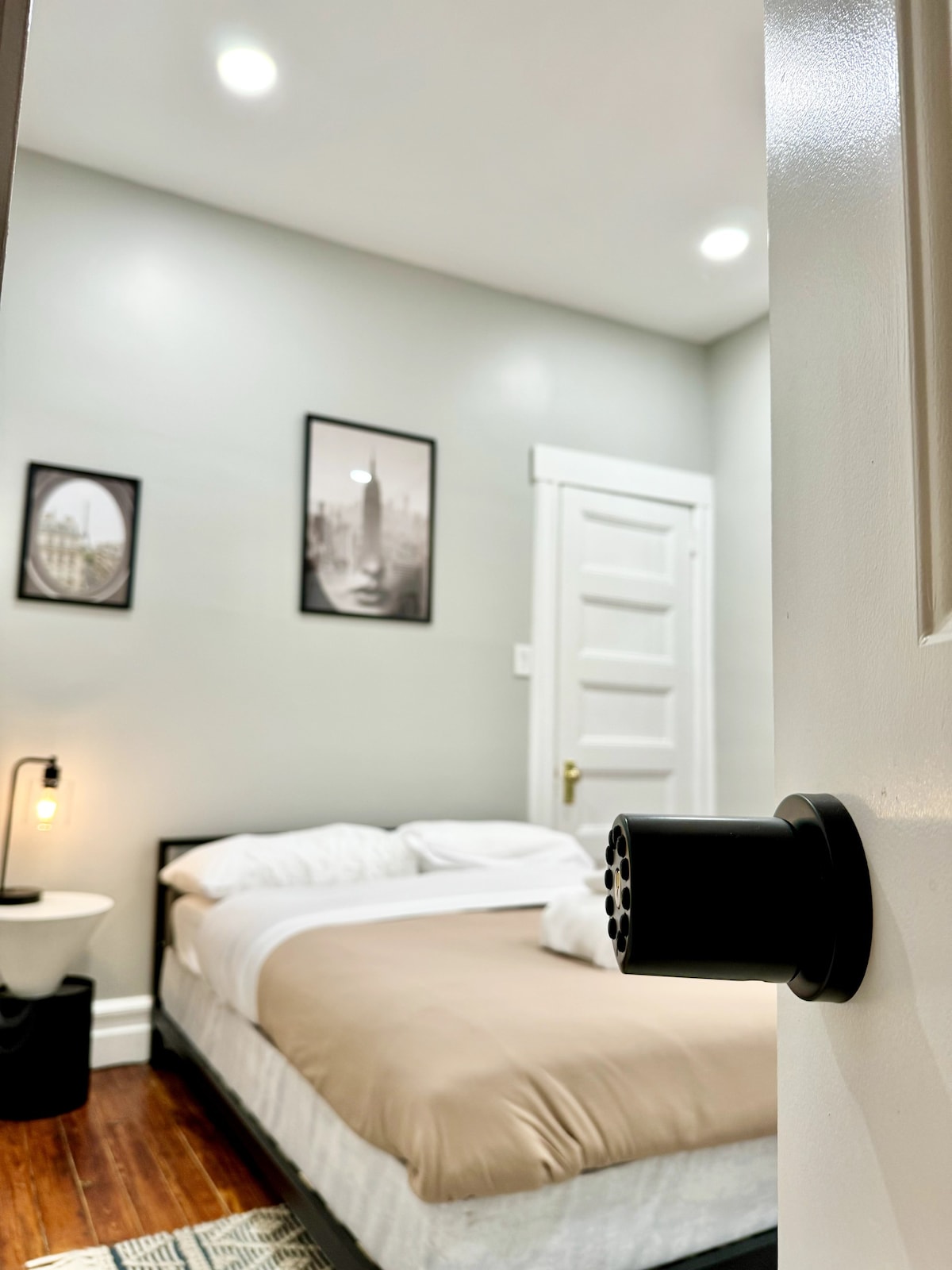Private Bedroom Near NYC & Light Rail