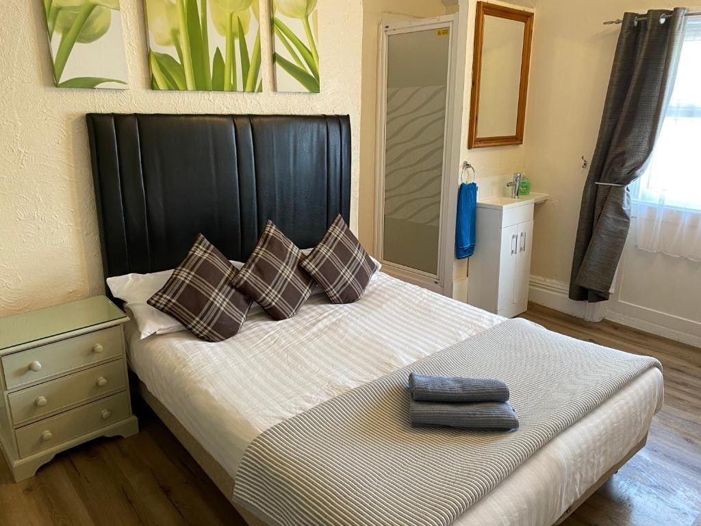 Kipps - Double room with shower shared toilet