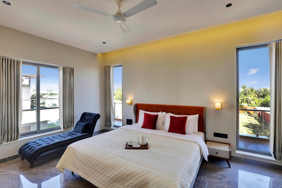 LuxuryVilla 2 BedRooms, Balcony  Room+ BF &OneMeal