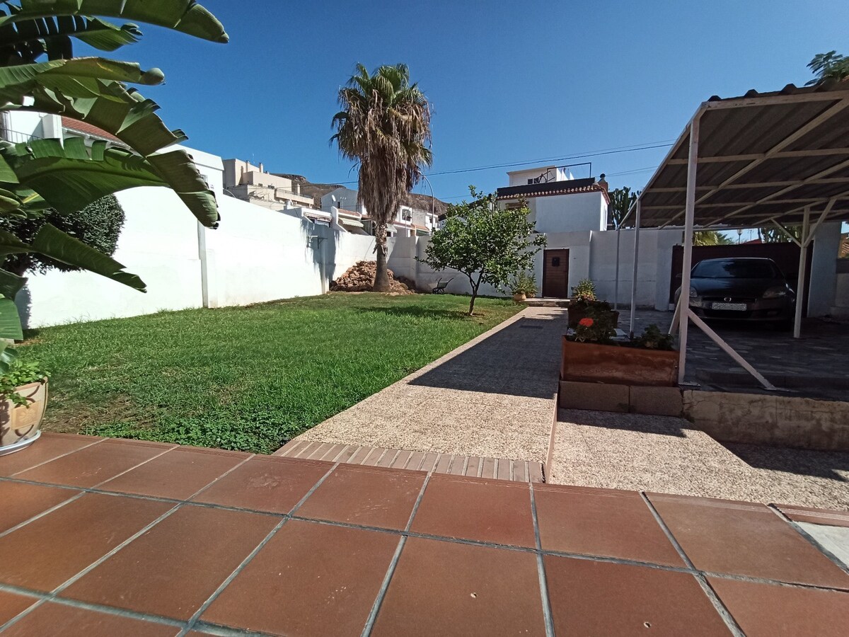 Spacious and charming Villa 800m Aguadulce beach