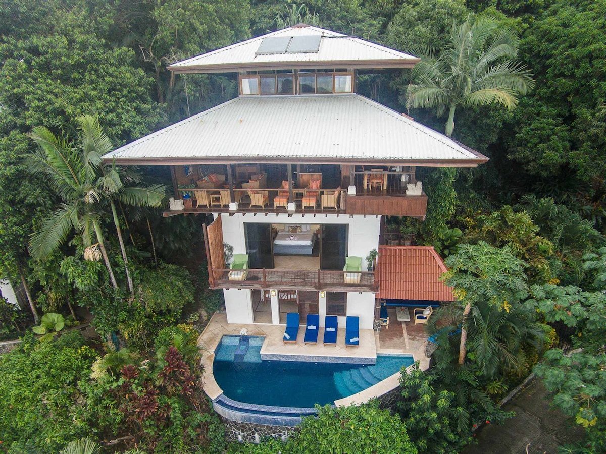 巴厘岛风格别墅，可欣赏全景和游泳池