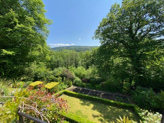 Country annex with gorgeous valley views!