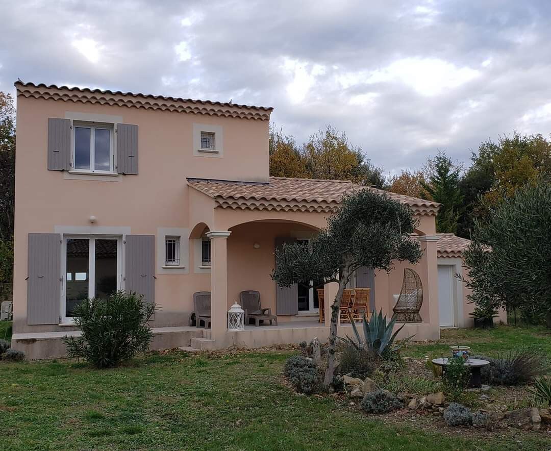 Chambre avec salle d'eau privative chez Sandrine