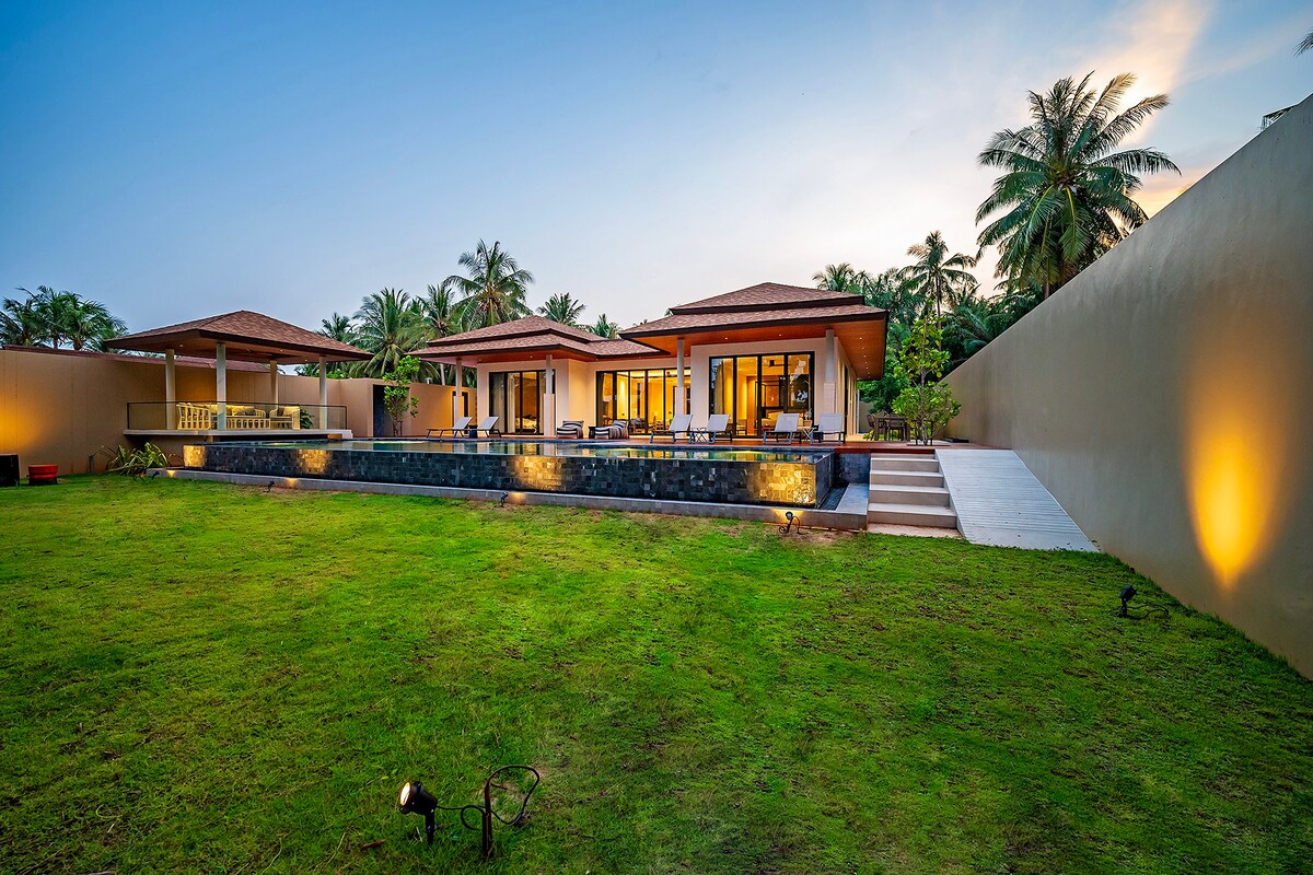 SAAI Residence (3-Bedroom Beachfront Pool Villa)