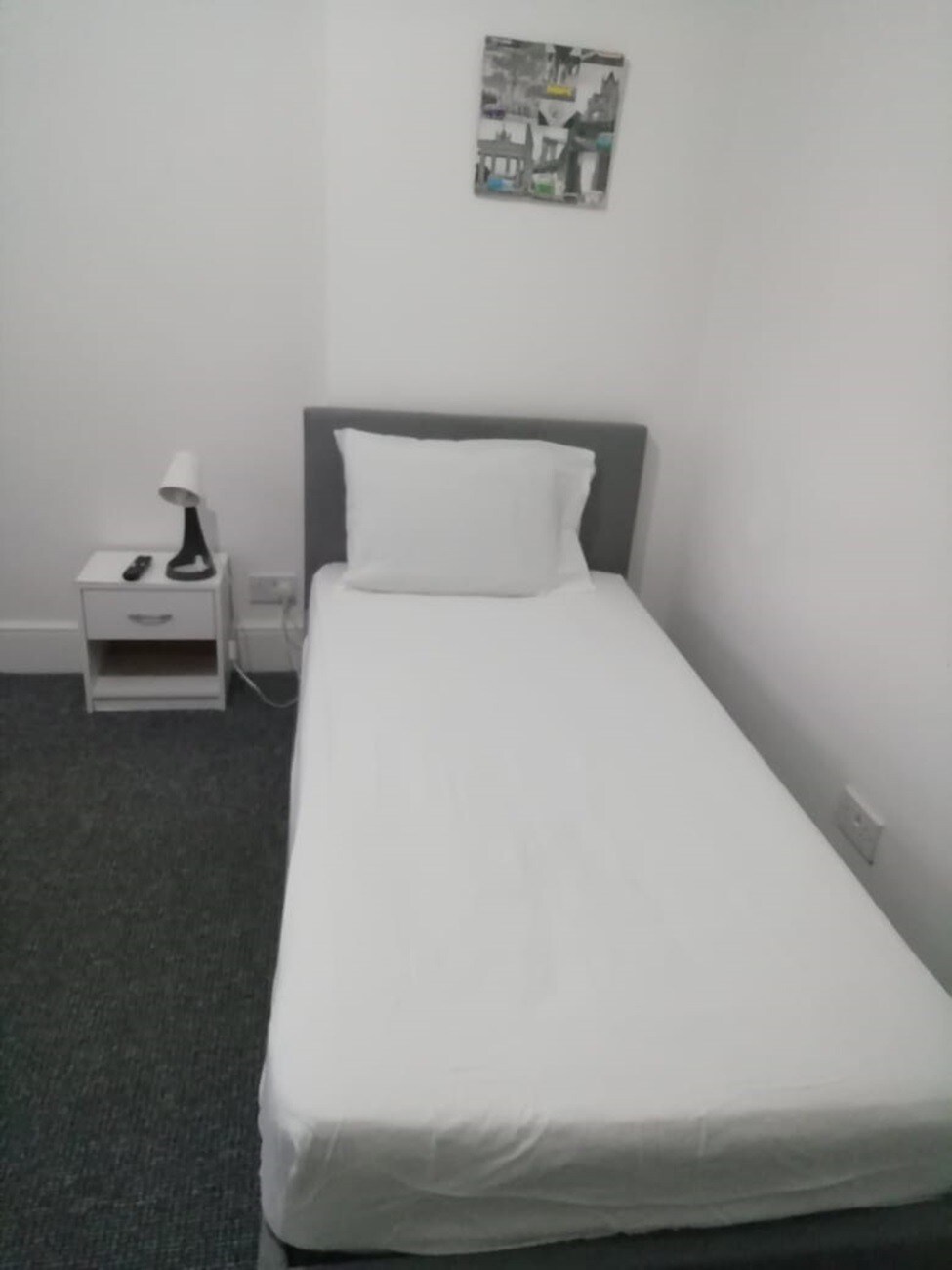 Room20, Lovely Single Room With Shared Bath and WC