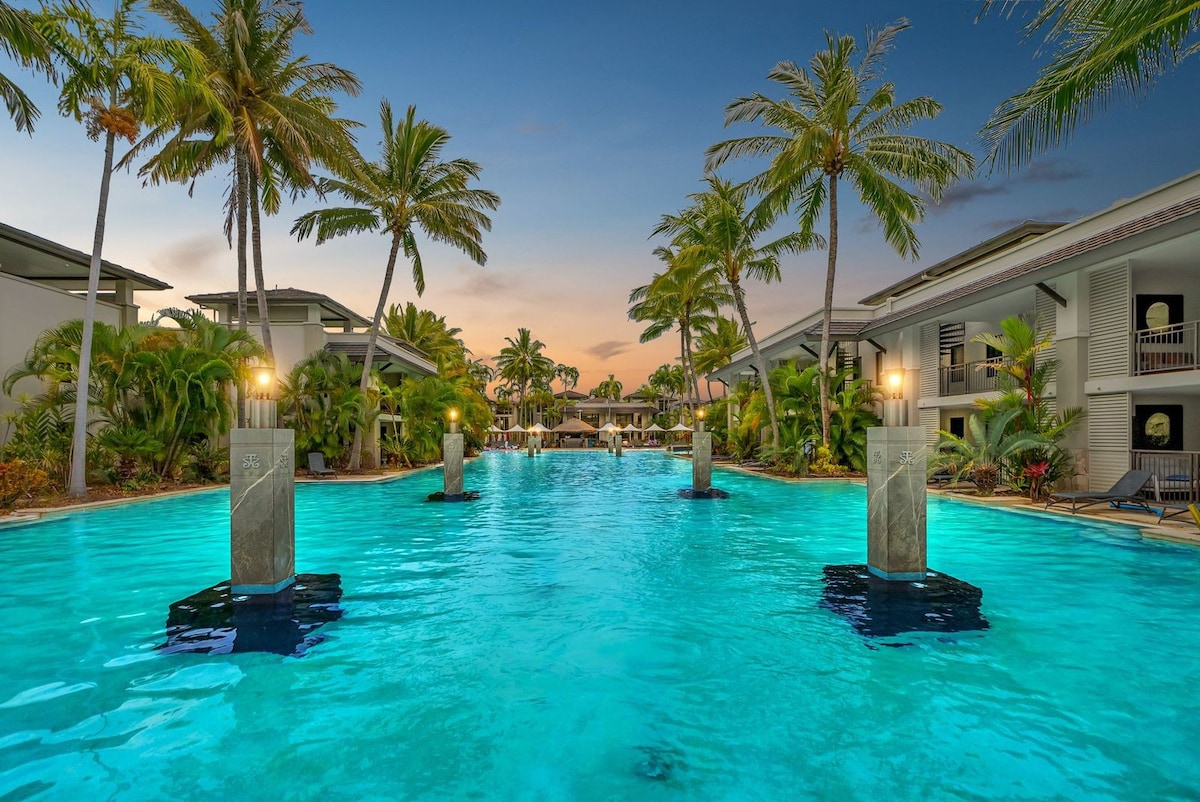 Poolside Penthouse within 5 Star Resort