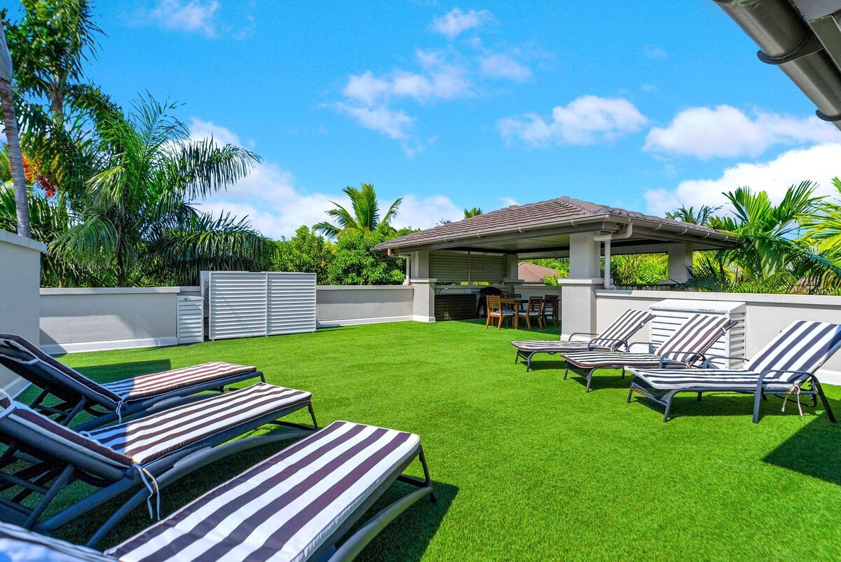 Poolside Penthouse within 5 Star Resort