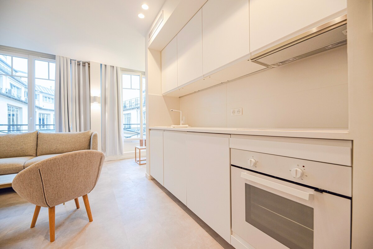 Have an Amazing Stay in an Elegant Flat near Opéra