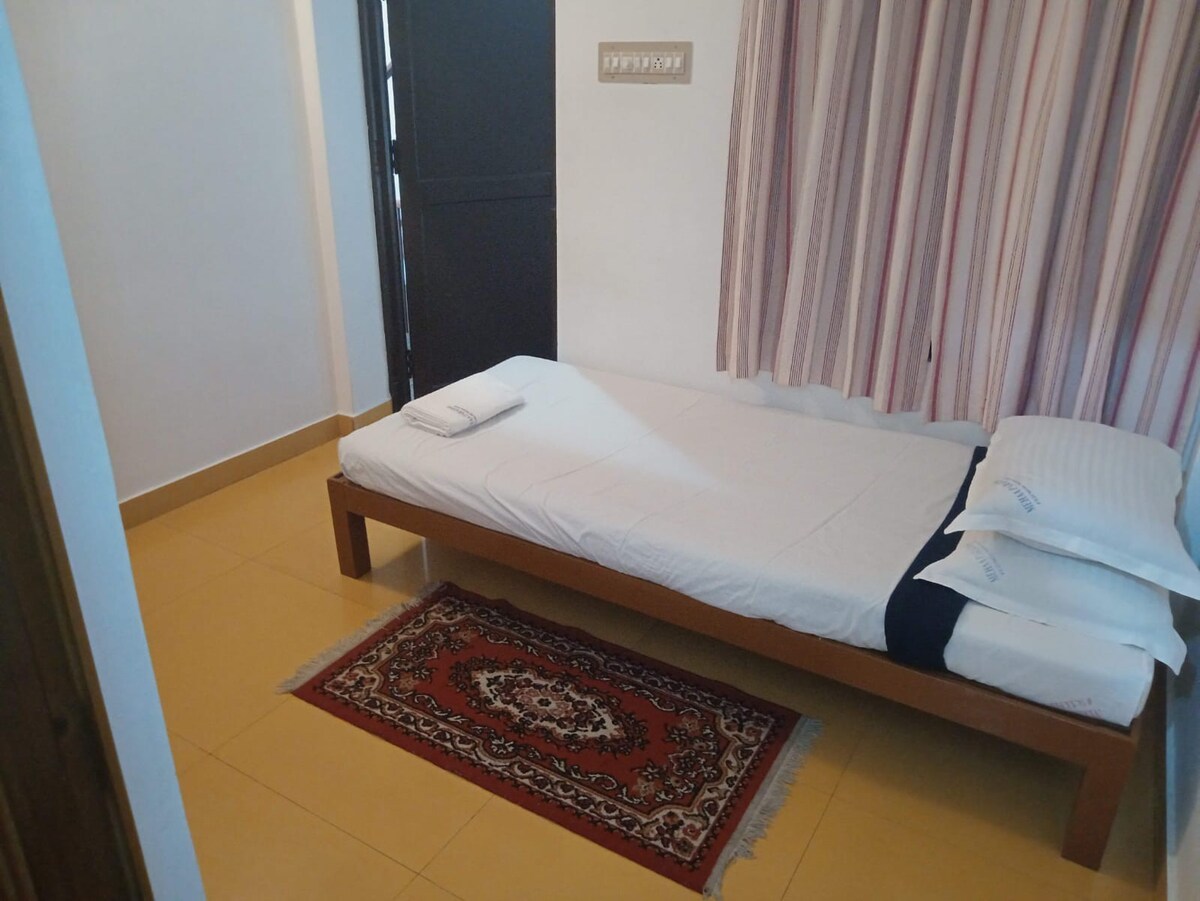 Mehaa Paradise Family Guest House - Single Room