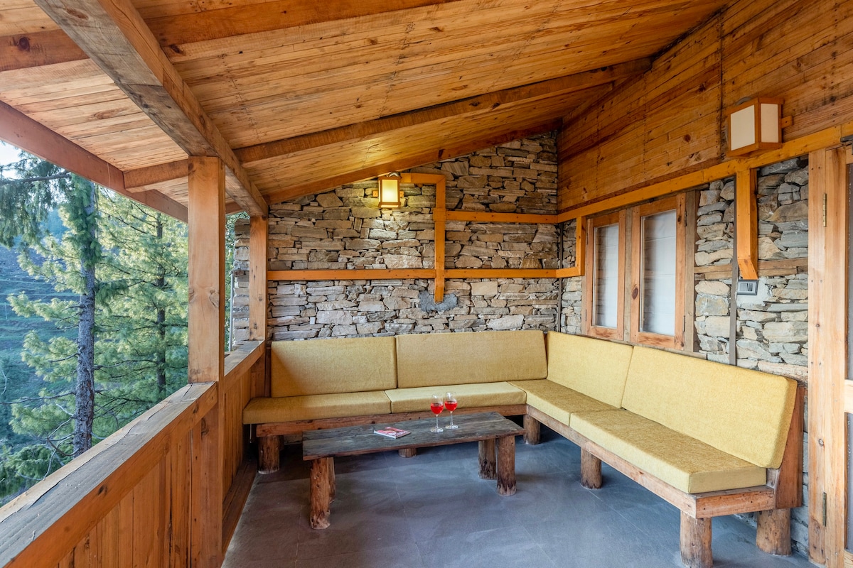 Everly Elegant 1BHK cottage with Sauna, Narkanda
