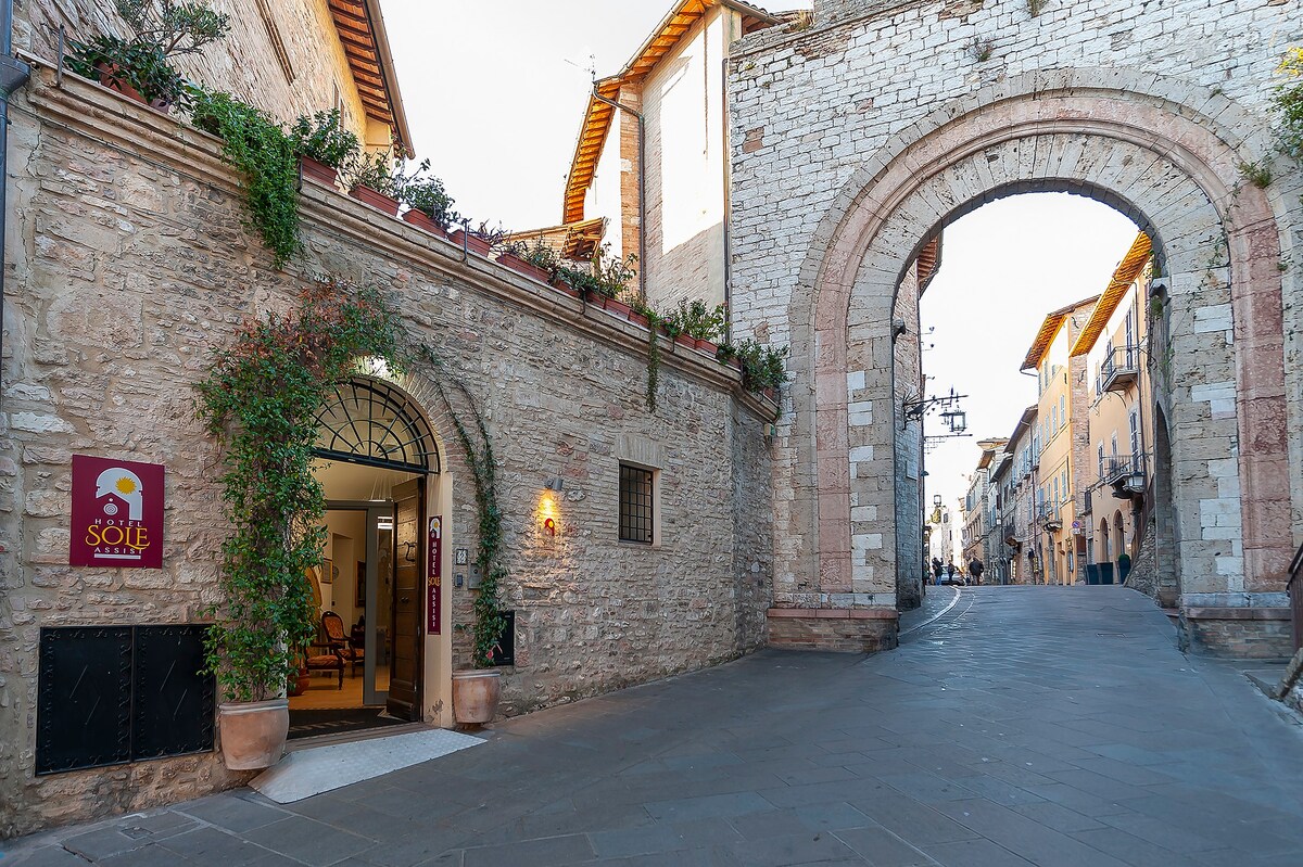 Camera matrimoniale o doppia al centro di Assisi