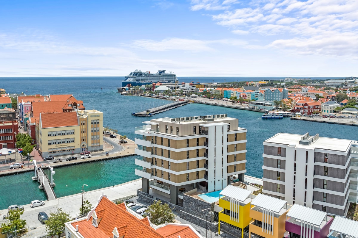 The Wharf apartment, downtown Willemstad