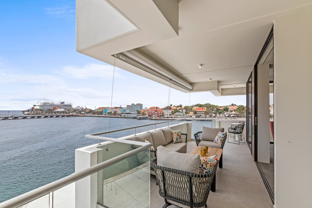The Wharf apartment, downtown Willemstad