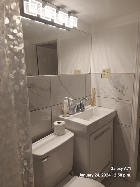 Large Private Room Downtown shared Washroom