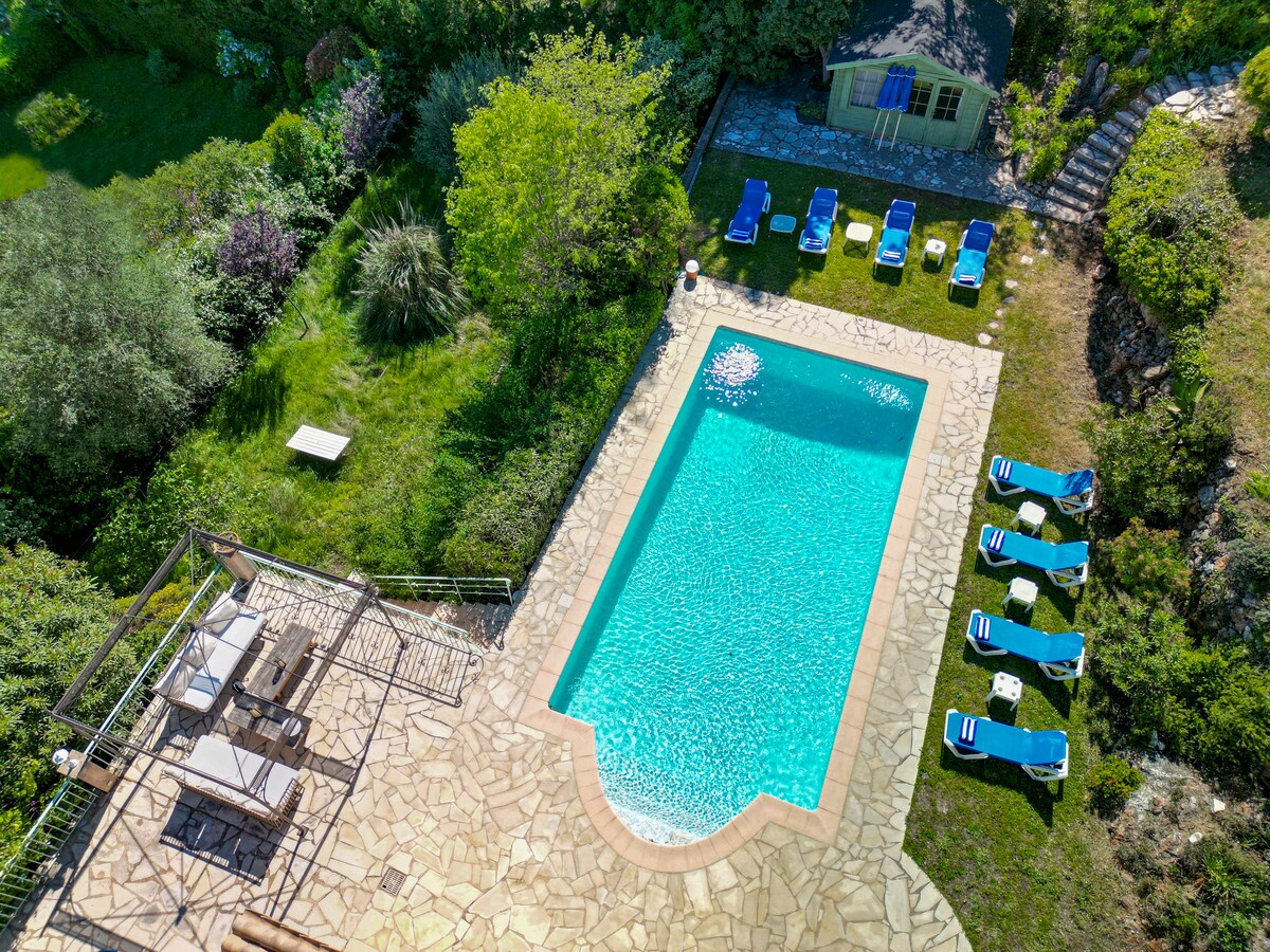 带泳池的普罗旺斯私人庄园泳池别墅