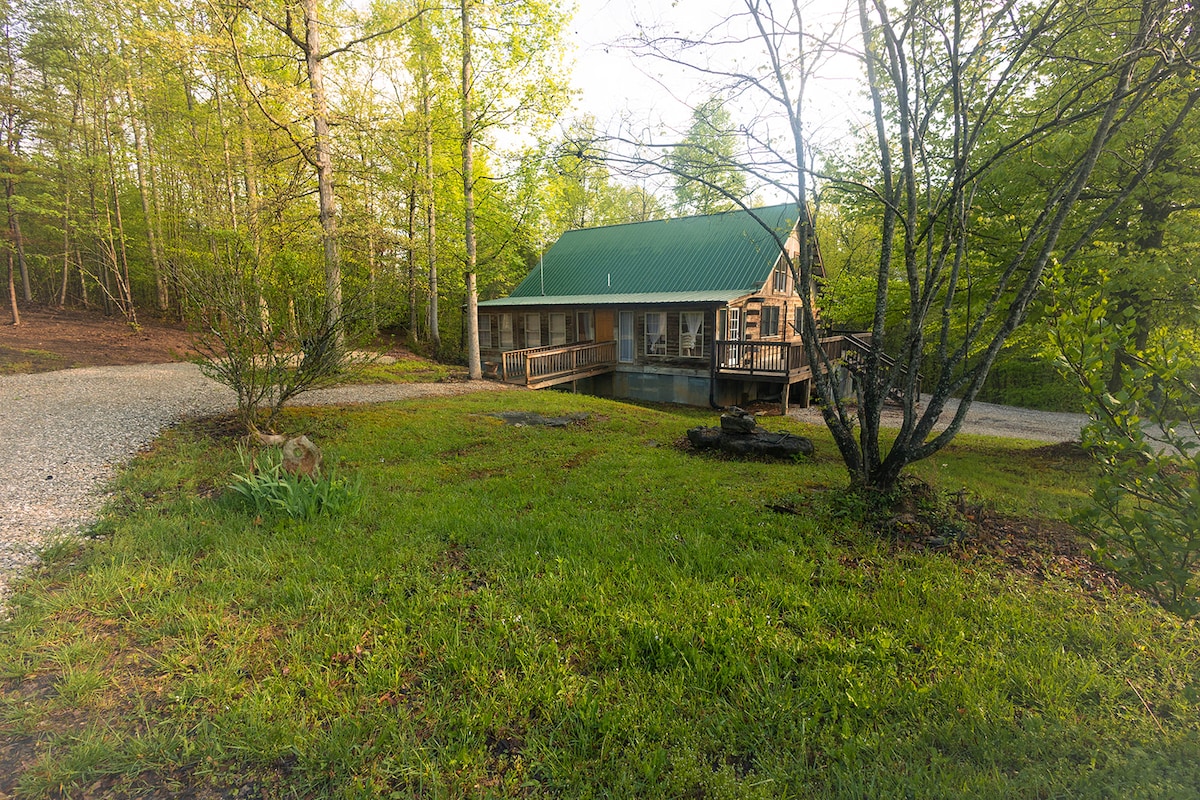 The Sugar Tree Hollow Cabin