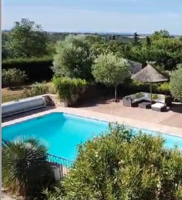 Dépendance au calme avec piscine