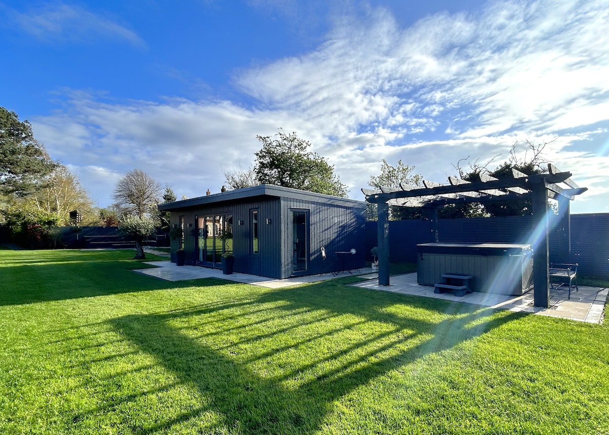 Hot Tub Countryside Cabin