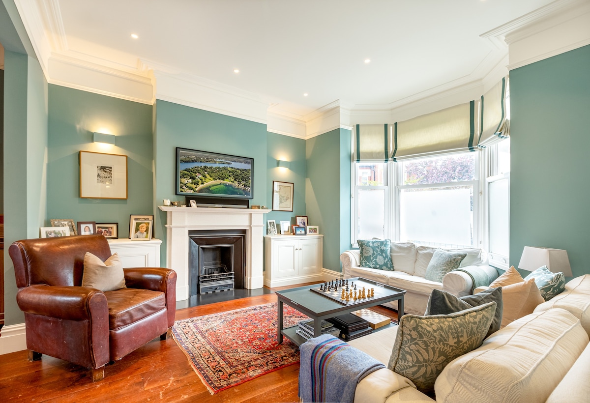 Stylish 4BR Semi-Detached Terraced House Battersea